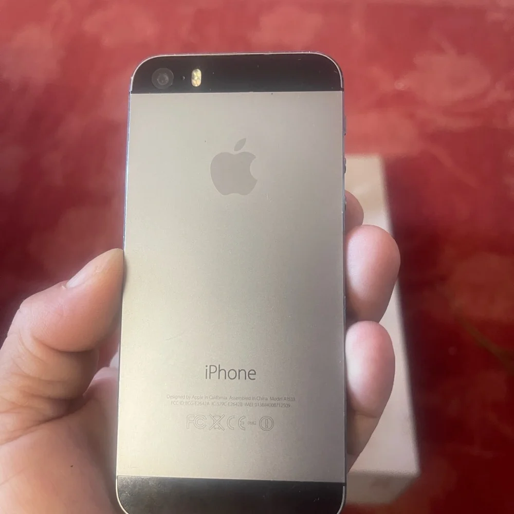 iPhone 5S in Black (16GB)